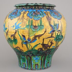 A Chinese stoneware relief-decorated fahua jar, 19/20th C. — 照片 2