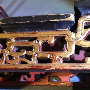 A Chinese Straits or Peranakan market gilded and lacquered wood altar box on stand and a table display, 19th C. — photo 21
