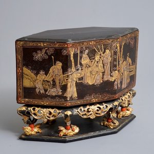 A Chinese Straits or Peranakan market gilded and lacquered wood offering box, 19th C. — photo 1