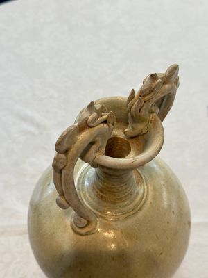 A Chinese straw-glazed pottery amphora with double dragon-shaped handles, Tang — foto 13
