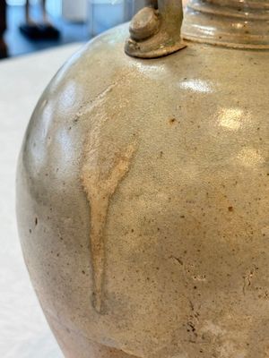 A Chinese straw-glazed pottery amphora with double dragon-shaped handles, Tang — foto 15