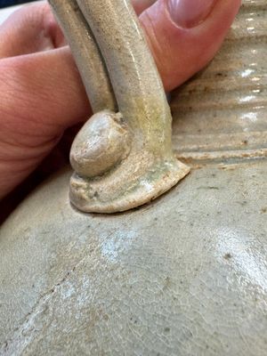 A Chinese straw-glazed pottery amphora with double dragon-shaped handles, Tang — foto 8