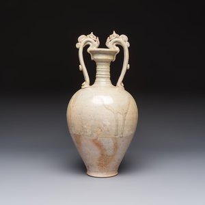 A Chinese straw-glazed pottery amphora with double dragon-shaped handles, Tang — foto 2