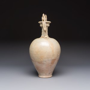 A Chinese straw-glazed pottery amphora with double dragon-shaped handles, Tang — foto 5