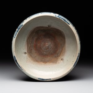 RETURNED 10/12/24 A Chinese Swatow blue and white crackle-glazed 'peonies and trigrams' tripod censer, Ming — photo 6