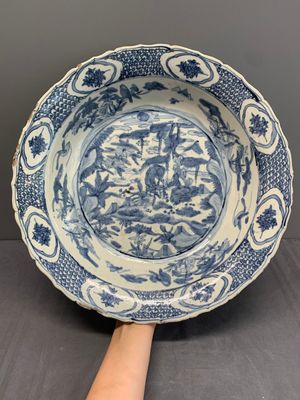 A Chinese Swatow blue and white dish with deer in a landscape, Ming — photo 1