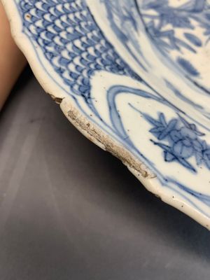 A Chinese Swatow blue and white dish with deer in a landscape, Ming — photo 5