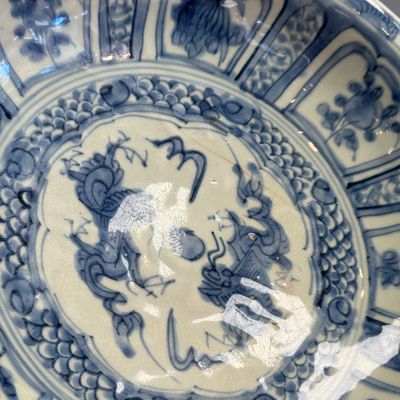 A Chinese Swatow blue and white 'Dragons' dish — 照片 6