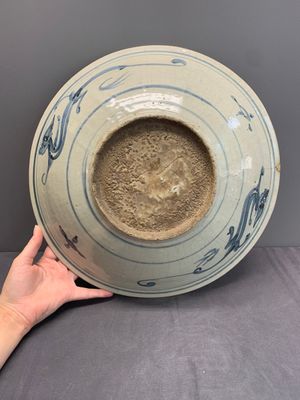 A Chinese Swatow blue and white 'kylin' dish, Ming — photo 2