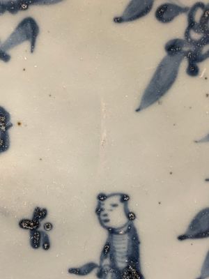 A Chinese Swatow blue and white 'lady and a boy' dish, Ming — photo 4