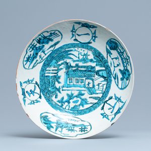 A Chinese Swatow dish with a temple view, Ming — 照片 1