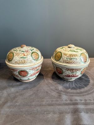 A Chinese Swatow green- and red-enamelled 'dragon' jar and a pair of covered bowls, Ming — photo 19