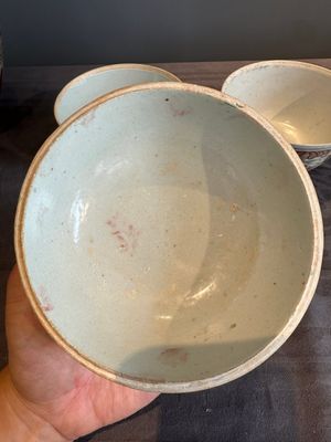 A Chinese Swatow green- and red-enamelled 'dragon' jar and a pair of covered bowls, Ming — photo 23