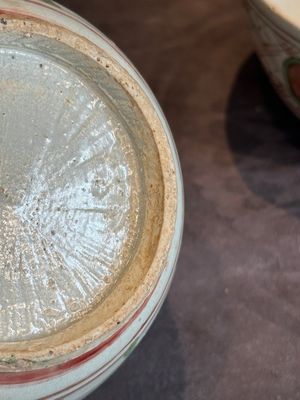 A Chinese Swatow green- and red-enamelled 'dragon' jar and a pair of covered bowls, Ming — photo 26