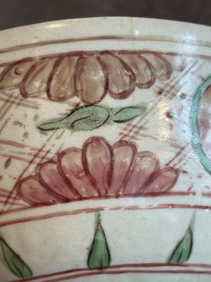 A Chinese Swatow green- and red-enamelled 'dragon' jar and a pair of covered bowls, Ming — photo 30