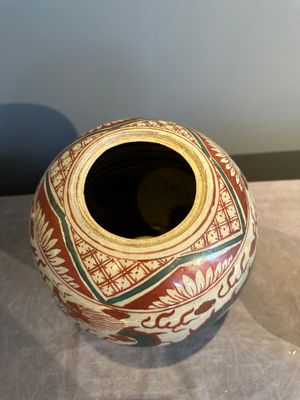 A Chinese Swatow green- and red-enamelled 'dragon' jar and a pair of covered bowls, Ming — photo 6