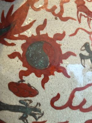 A Chinese Swatow green- and red-enamelled 'dragon' jar and a pair of covered bowls, Ming — photo 8