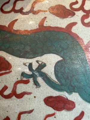 A Chinese Swatow green- and red-enamelled 'dragon' jar and a pair of covered bowls, Ming — photo 10
