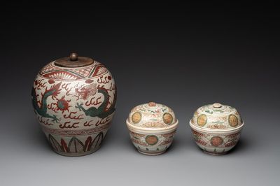 A Chinese Swatow green- and red-enamelled 'dragon' jar and a pair of covered bowls, Ming
