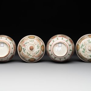 A Chinese Swatow green- and red-enamelled 'dragon' jar and a pair of covered bowls, Ming — photo 13