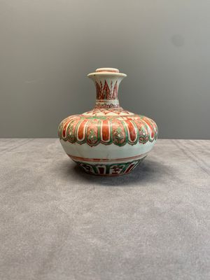 A Chinese Swatow green- and red-enamelled kendi with ornamental design, Ming — photo 2