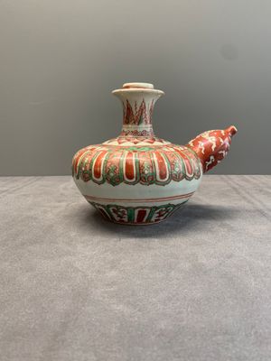 A Chinese Swatow green- and red-enamelled kendi with ornamental design, Ming — photo 3