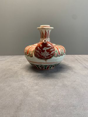A Chinese Swatow green- and red-enamelled kendi with ornamental design, Ming — photo 4