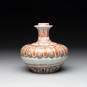 A Chinese Swatow green- and red-enamelled kendi with ornamental design, Ming — photo 5