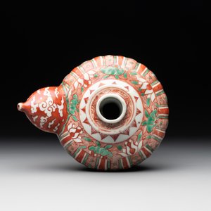 A Chinese Swatow green- and red-enamelled kendi with ornamental design, Ming — photo 6