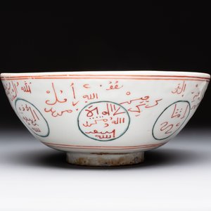 A Chinese Swatow iron-red and turquoise-enamelled 'calligraphic' bowl for the Islamic market, Ming — photo 4