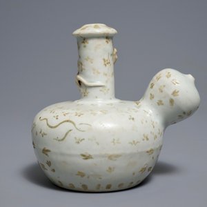 A Chinese Swatow kendi, Ming — 照片 3