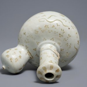 A Chinese Swatow kendi, Ming — 照片 5