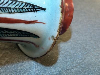 A Chinese Swatow kendi with ornamental design, Ming — 照片 3
