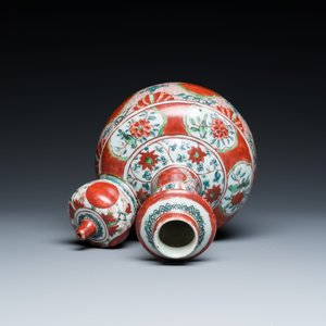 A Chinese Swatow kendi with ornamental design, Ming — 照片 6