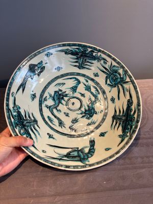 A Chinese Swatow slip-decorated blue-glazed 'chrysanthemum' dish and a turquoise- and black-enamelled 'dragon' dish, Ming — photo 12