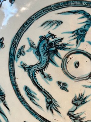A Chinese Swatow slip-decorated blue-glazed 'chrysanthemum' dish and a turquoise- and black-enamelled 'dragon' dish, Ming — photo 13