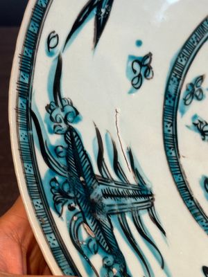 A Chinese Swatow slip-decorated blue-glazed 'chrysanthemum' dish and a turquoise- and black-enamelled 'dragon' dish, Ming — photo 18