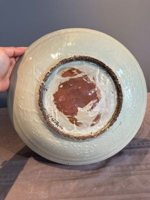 A Chinese Swatow slip-decorated blue-glazed 'chrysanthemum' dish and a turquoise- and black-enamelled 'dragon' dish, Ming — photo 19
