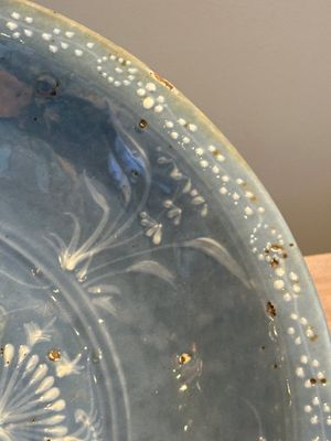 A Chinese Swatow slip-decorated blue-glazed 'chrysanthemum' dish and a turquoise- and black-enamelled 'dragon' dish, Ming — photo 5
