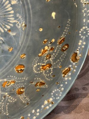 A Chinese Swatow slip-decorated blue-glazed 'chrysanthemum' dish and a turquoise- and black-enamelled 'dragon' dish, Ming — photo 7