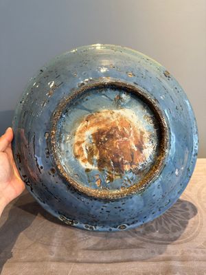 A Chinese Swatow slip-decorated blue-glazed 'chrysanthemum' dish and a turquoise- and black-enamelled 'dragon' dish, Ming — photo 8