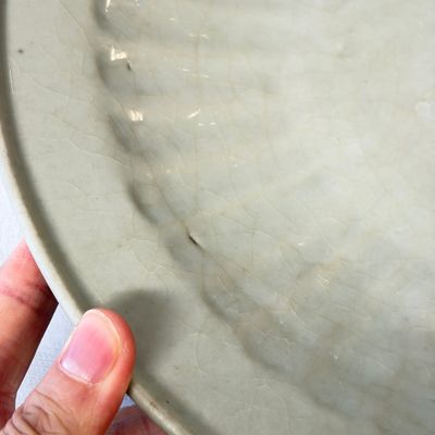 A Chinese Swatow slip-decorated white-ground dish — photo 10