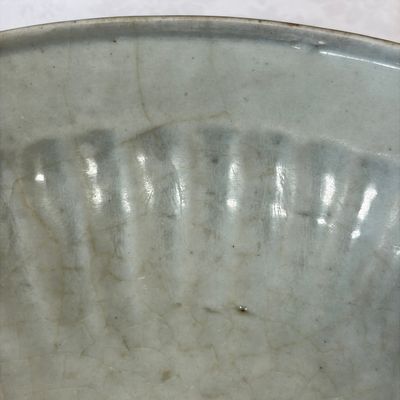 A Chinese Swatow slip-decorated white-ground dish — photo 12