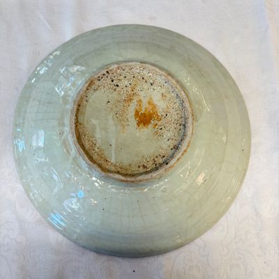 A Chinese Swatow slip-decorated white-ground dish — photo 13