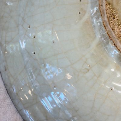 A Chinese Swatow slip-decorated white-ground dish — photo 16