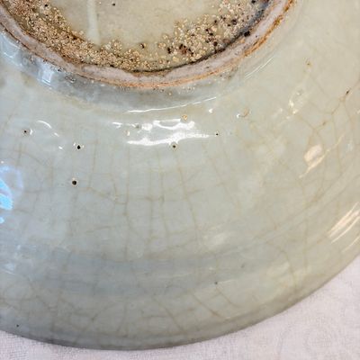 A Chinese Swatow slip-decorated white-ground dish — photo 17