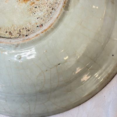 A Chinese Swatow slip-decorated white-ground dish — photo 18