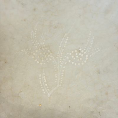 A Chinese Swatow slip-decorated white-ground dish — photo 7