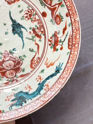 A Chinese Swatow wucai 'dragon and phoenix' dish, Ming — foto 5