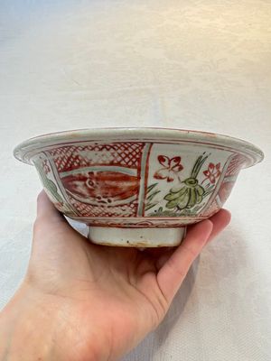 A Chinese Swatow wucai 'klapmuts' bowl with a duck, Ming — photo 2